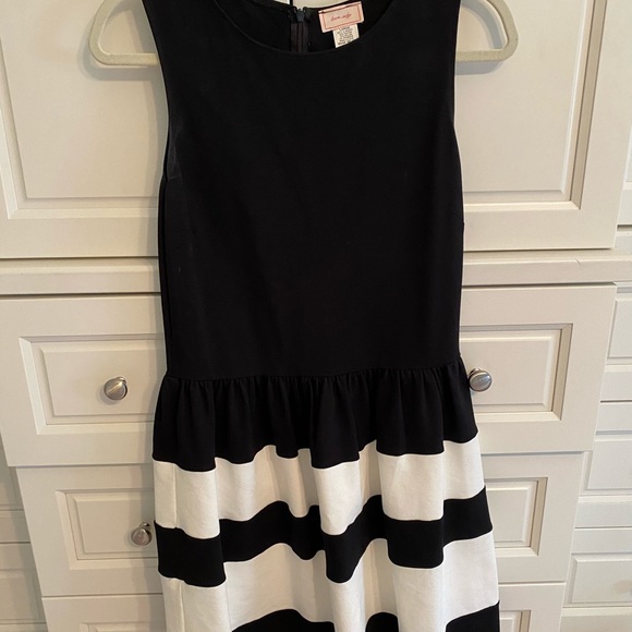 Black and White Stripe Teacup Dress - Picture 4 of 6